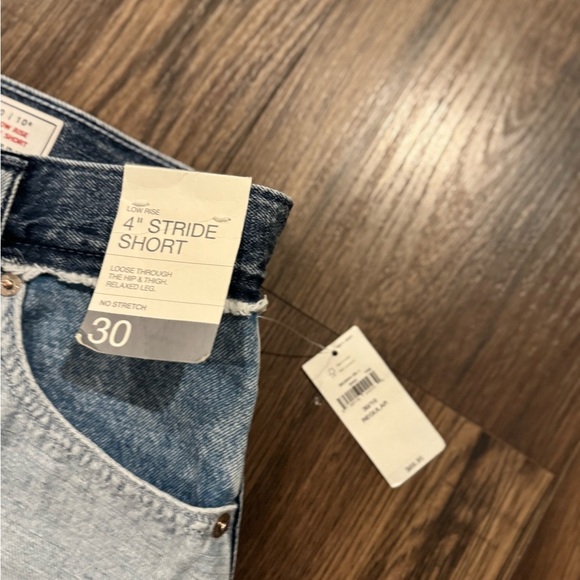 NWT gap patchwork denim 4” short sz 30/10 - Picture 2 of 6